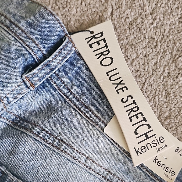 Kensie Light Wash Straight Leg Jeans - Picture 9 of 12